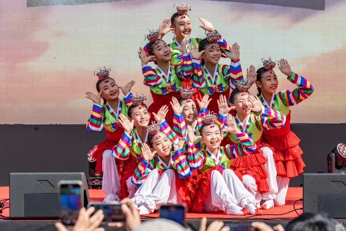 페스티벌 전통 공연